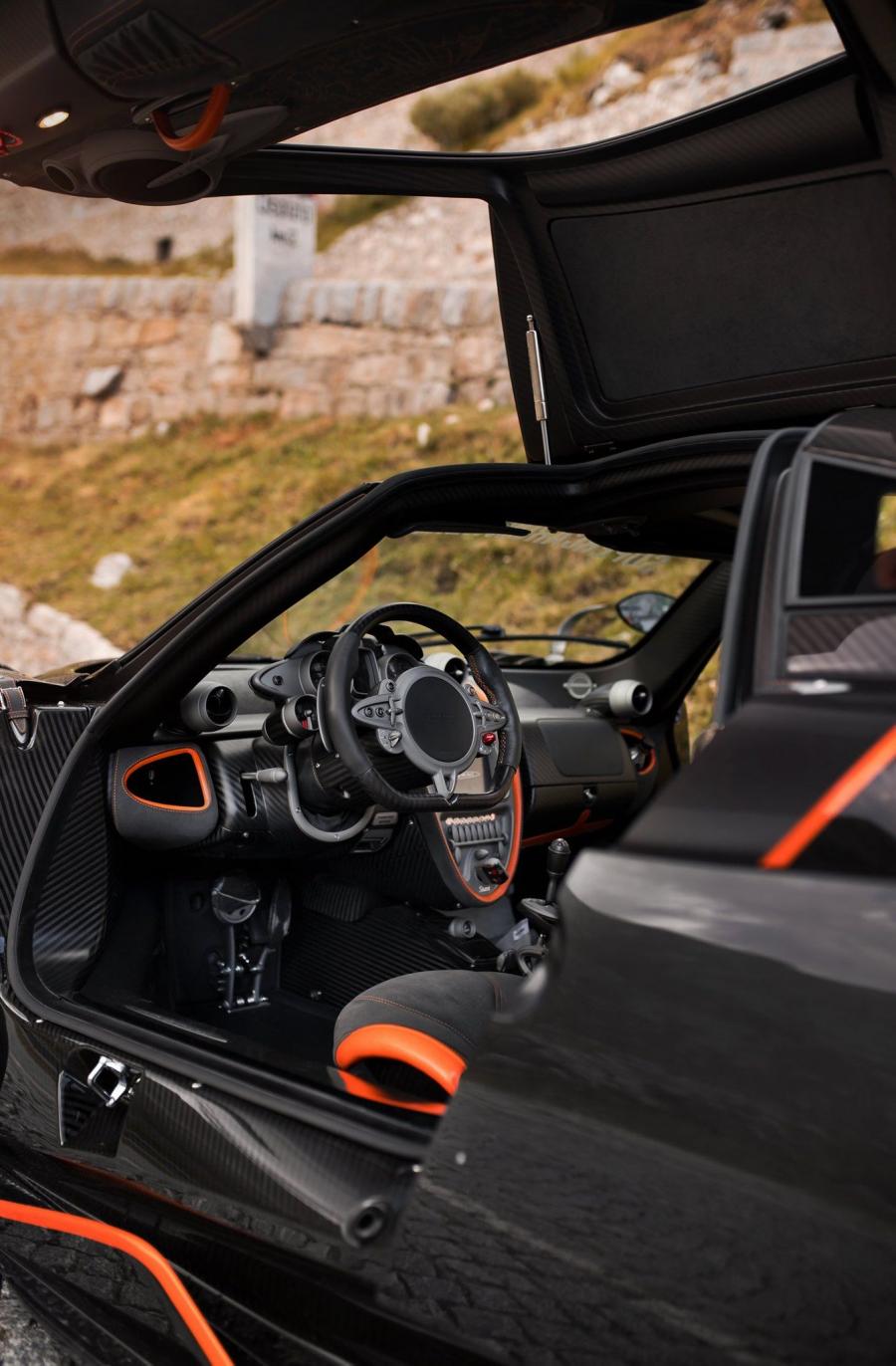 Интерьер Pagani Imola 2020 года  (фото 19 из 27)